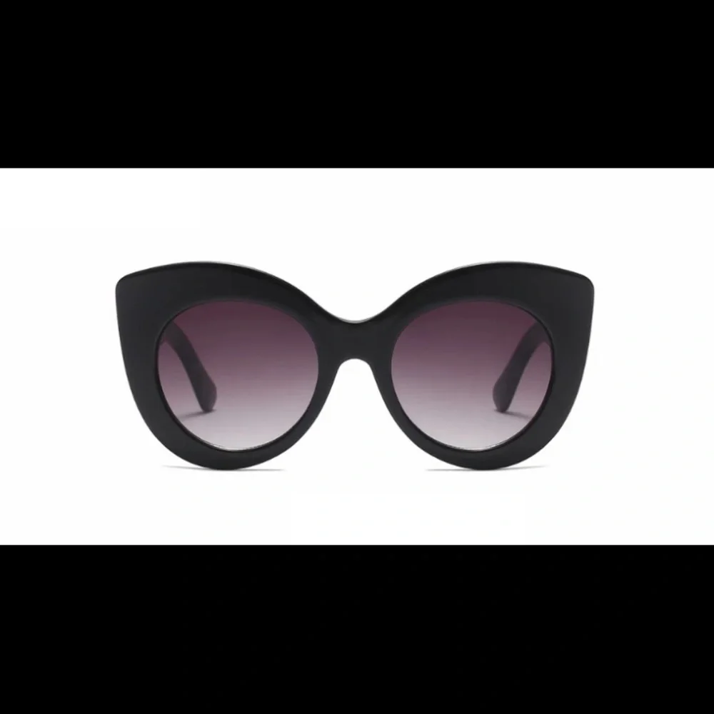 🆕 Thick Framed Cat Eye Sunglasses